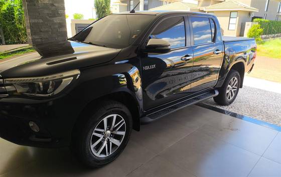 TOYOTA HILUX 2.8 SRX 4X4 CD 16V DIESEL 4P AUTOMÁTICO TOYOTA HILUX 2.8 SRX 4X4 CD 16V DIESEL 4P AUTOMÁTICO